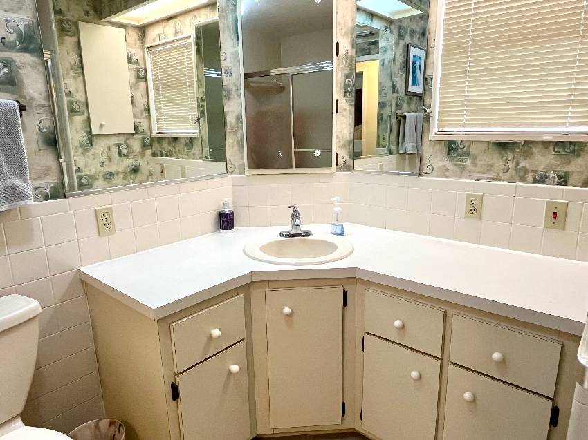 1268 S Indies Circle a Venice, FL Mobile or Manufactured Home for Sale
